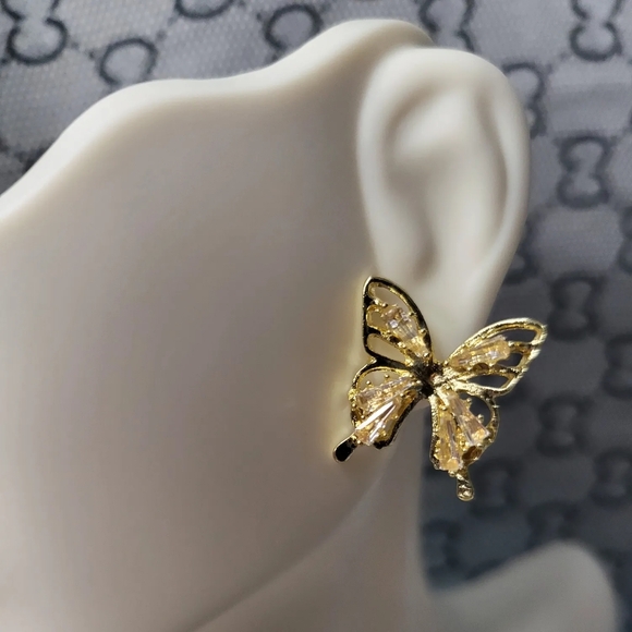 Laminated gold butterfly stud earrings - Picture 1 of 1